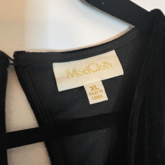 Modcloth Ruffled V-Neck Velvet Jumpsuit - Picture 3 of 7